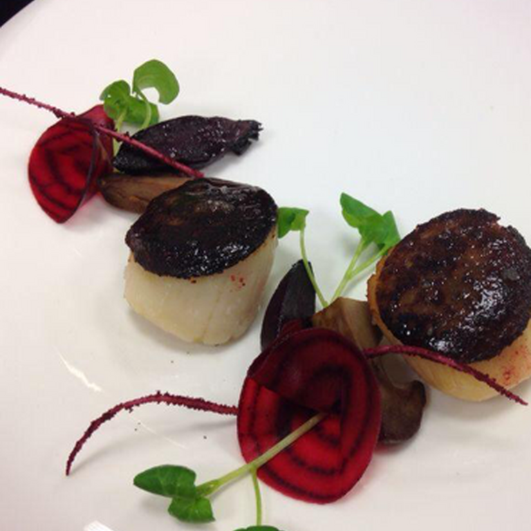 Coquilles met gebakken Vocking leverworst